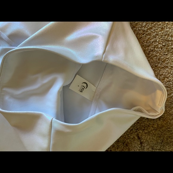 White Unicorn Luxe - Picture 3 of 3